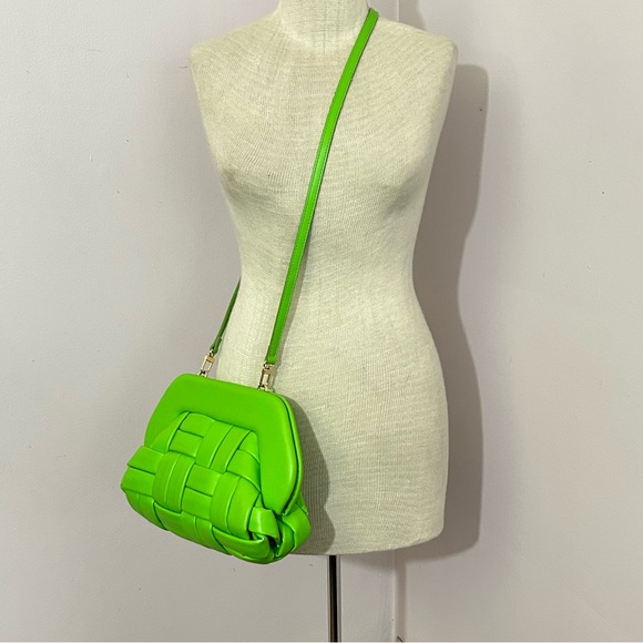 Themoire Tia Mantis Woven Clutch / Crossbody